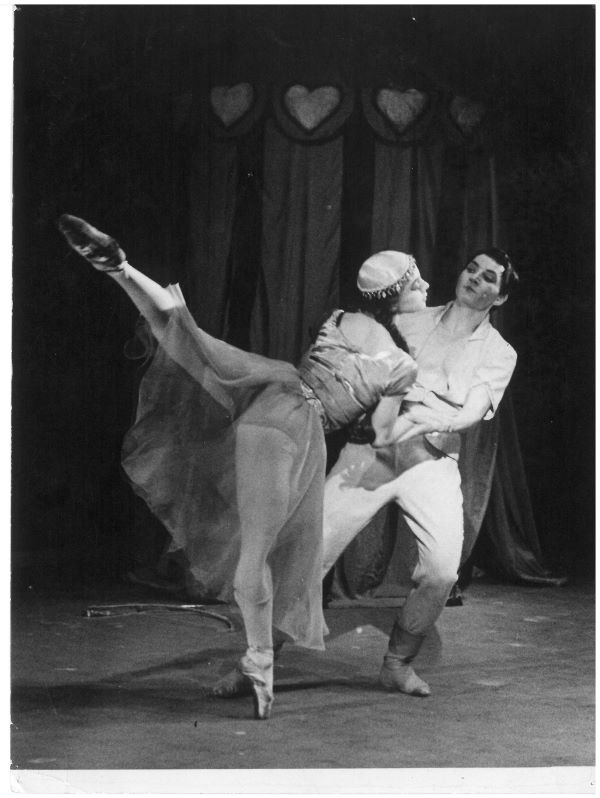Pavel Šmok s Hanou Šarounovou v baletu Sedm Krasavic (foto archiv IPŠ, z pozůstalosti Pavla Šmoka)
