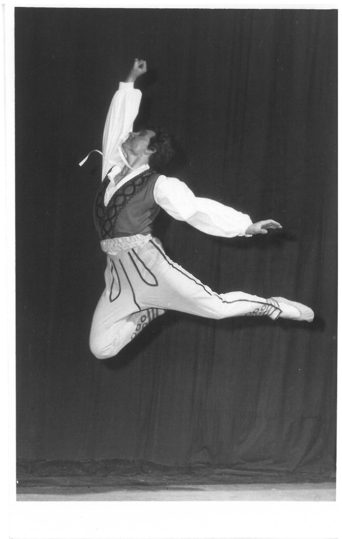 Pavel Šmok v baletu Ochridská legenda (foto archiv IPŠ, z pozůstalosti Pavla Šmoka)